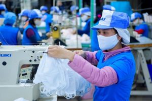 Cơ hội và thách thức đối với ngành dệt may Việt Nam
